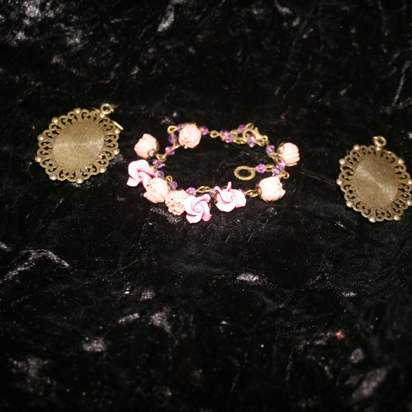 VINTAGE HANDMADE FLORAL EARRINGS - Picture 6 of 8